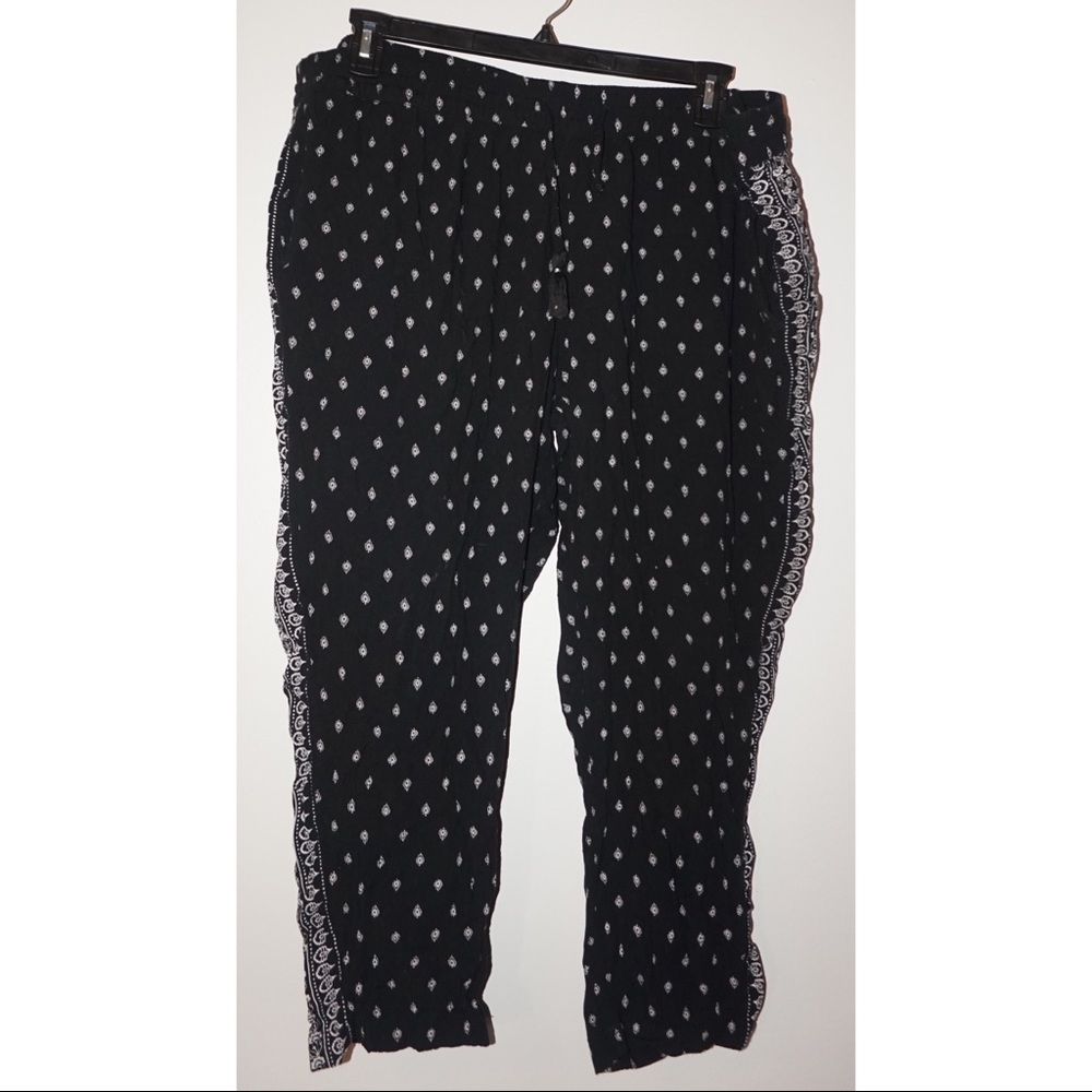 Old Navy Pattered White Black Soft Pants